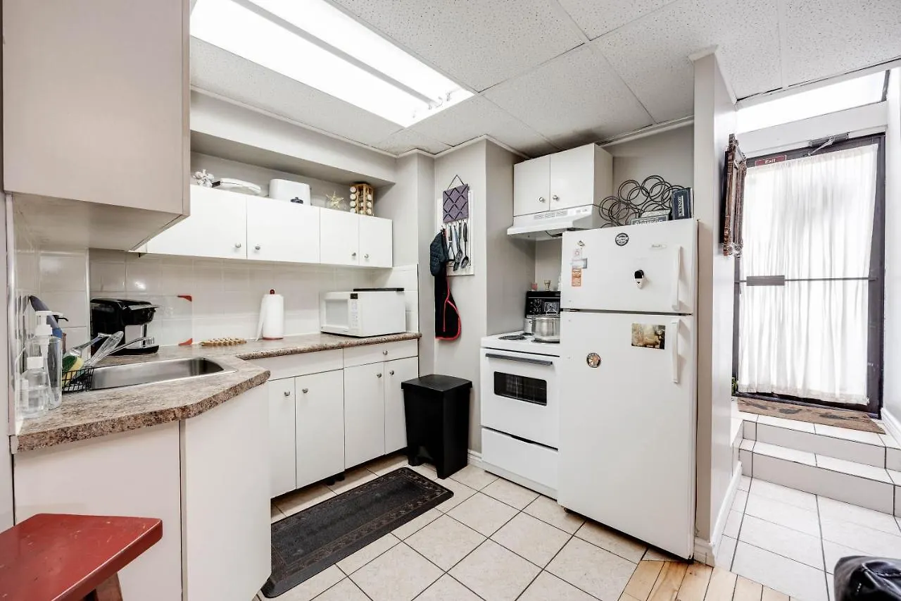 Cute 2-Bedroom Caverna Toronto 0*,  Canada
