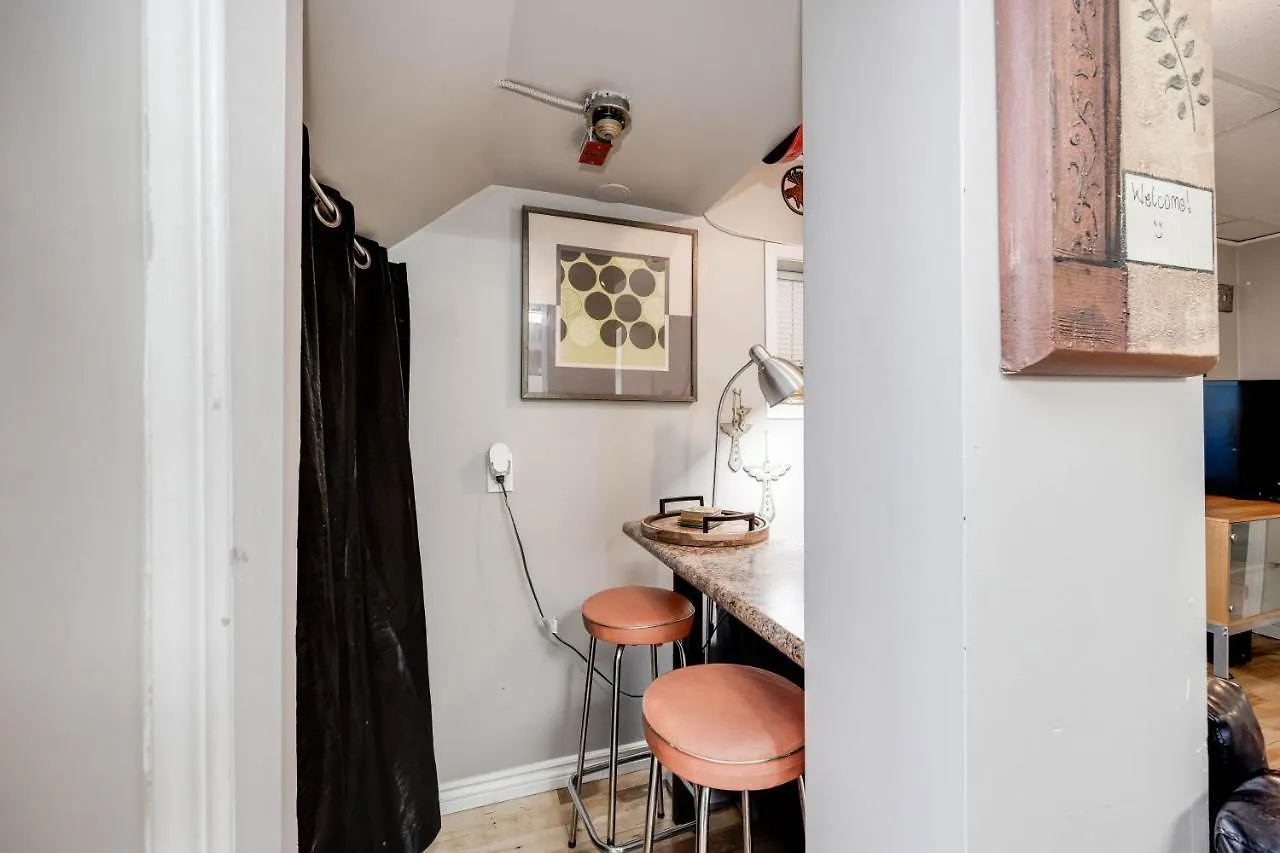 Cute 2-Bedroom Caverna Toronto Apartment